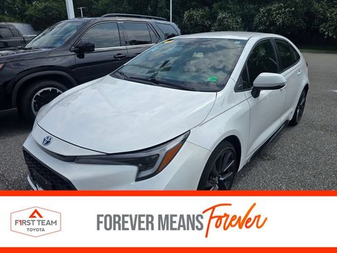 Used 2023 Toyota Corolla SE w/ Carpet Mat Package (TMS) AWD/4WD image 1