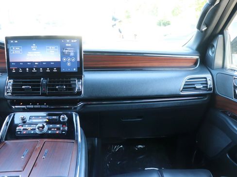 Used 2024 Lincoln Navigator L 4WD image 20