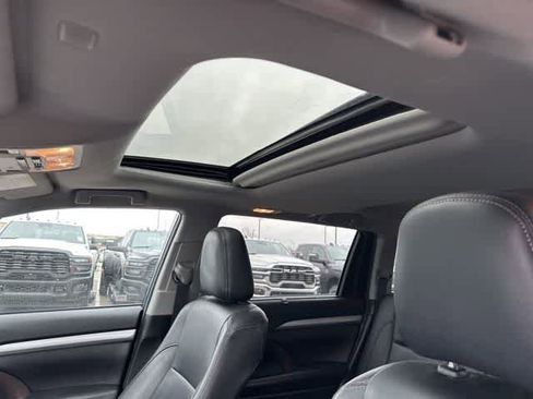 Used 2019 Toyota Highlander XLE image 6