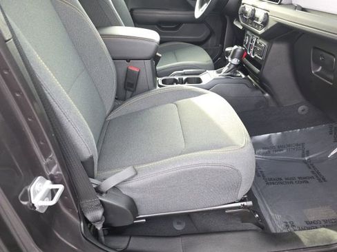 Used 2025 Jeep Wrangler Unlimited Sahara w/ Safety Group image 39