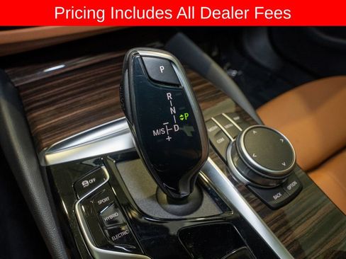 Used 2021 BMW 530e xDrive w/ Premium Package AWD/4WD image 19