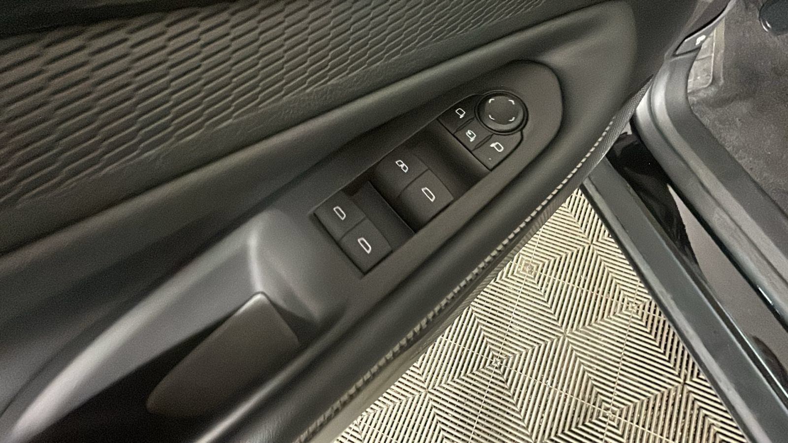 Used 2024 Chevrolet Blazer EV LT AWD/4WD image 13