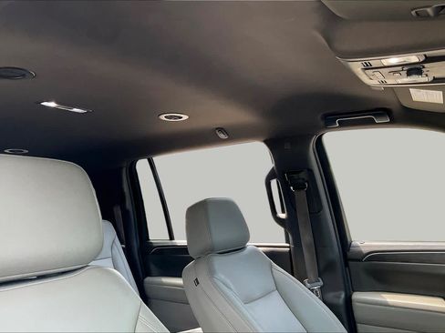 Used 2023 Chevrolet Suburban LT w/ Luxury Package AWD/4WD image 14