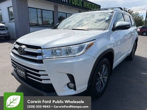 Used 2018 Toyota Highlander XLE AWD/4WD image 1