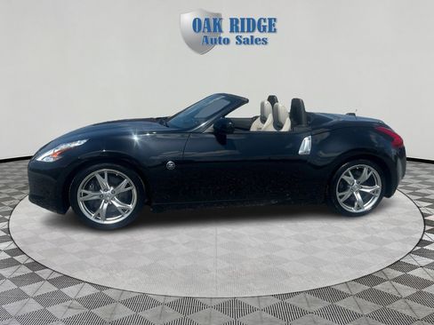 Used 2011 Nissan 370Z Touring w/ Sport Pkg image 8