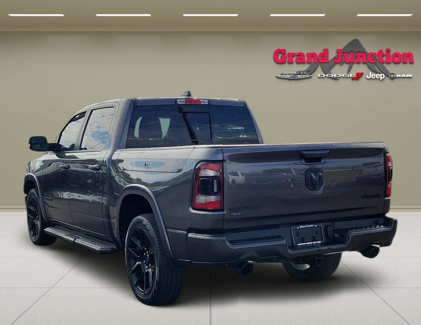 Used 2022 RAM 1500 Laramie AWD/4WD image 5