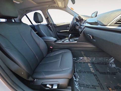 Used 2017 BMW 320i Sedan RWD image 15