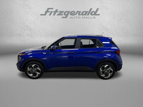 Used 2025 Hyundai Venue Limited FWD image 2