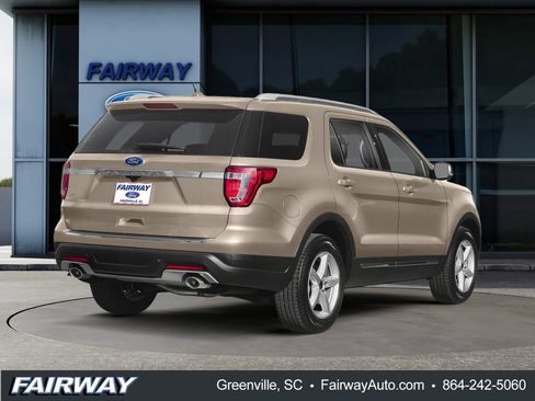 Used 2018 Ford Explorer Platinum AWD/4WD image 2