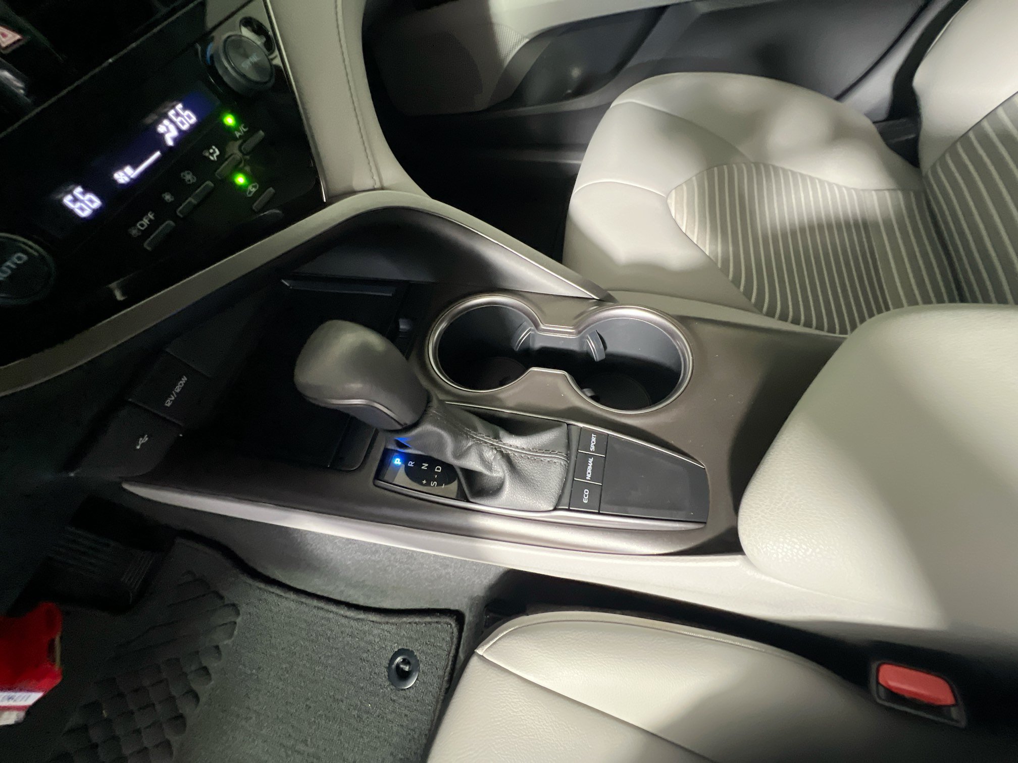 Used 2023 Toyota Camry SE FWD image 24