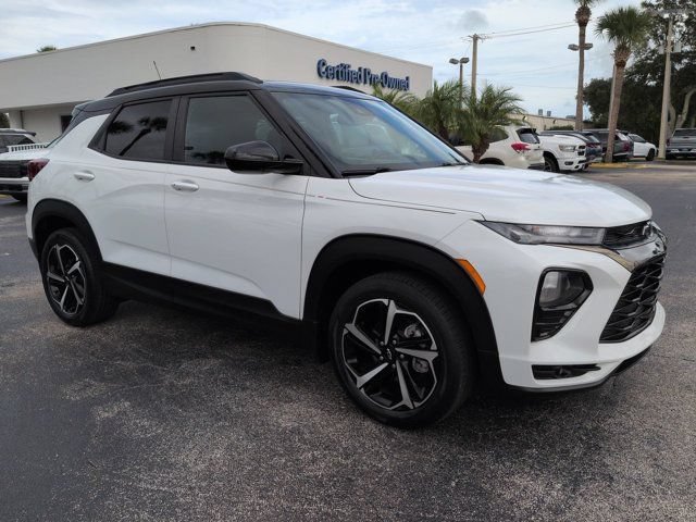 Used 2023 Chevrolet TrailBlazer RS w/ Sun and Liftgate Package FWD image 2