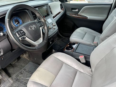 Used 2015 Toyota Sienna Limited Premium image 11
