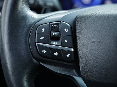 Used 2020 Ford Explorer Platinum w/ Premium Technology Package image 33