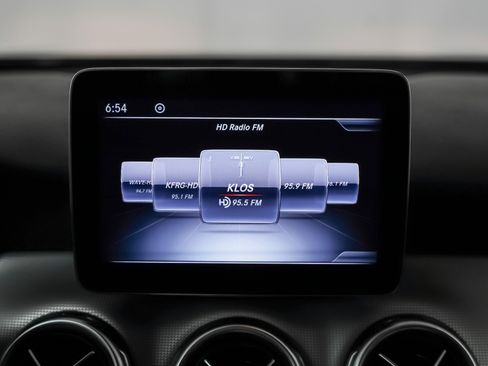 Used 2020 Mercedes-Benz GLA 250 4MATIC image 20