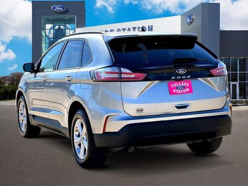 Certified 2021 Ford Edge SE image 3
