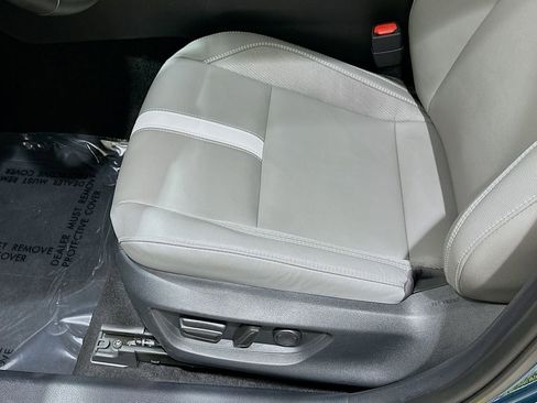 Used 2025 Toyota Camry SE w/ Convenience Package FWD image 19