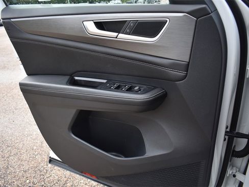 Used 2024 Volkswagen Atlas Cross Sport SE image 35