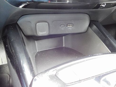 Used 2025 Chevrolet Trax LT image 33