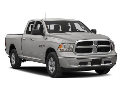 Used 2017 RAM 1500 Classic SLT image 9