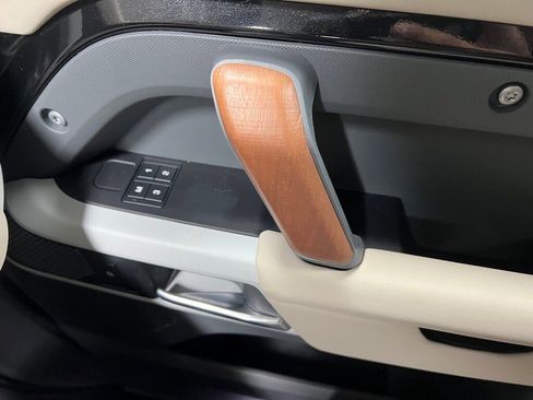 Used 2024 Land Rover Defender 110 S image 27