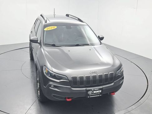 Used 2019 Jeep Cherokee Trailhawk AWD/4WD image 55