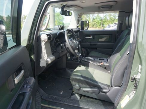 Used 2011 Toyota FJ Cruiser 4WD w/ Trail Teams Special Edition image 2