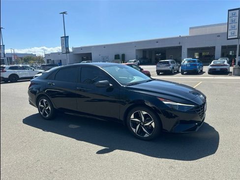 Used 2023 Hyundai Elantra SEL w/ Convenience Package FWD image 2
