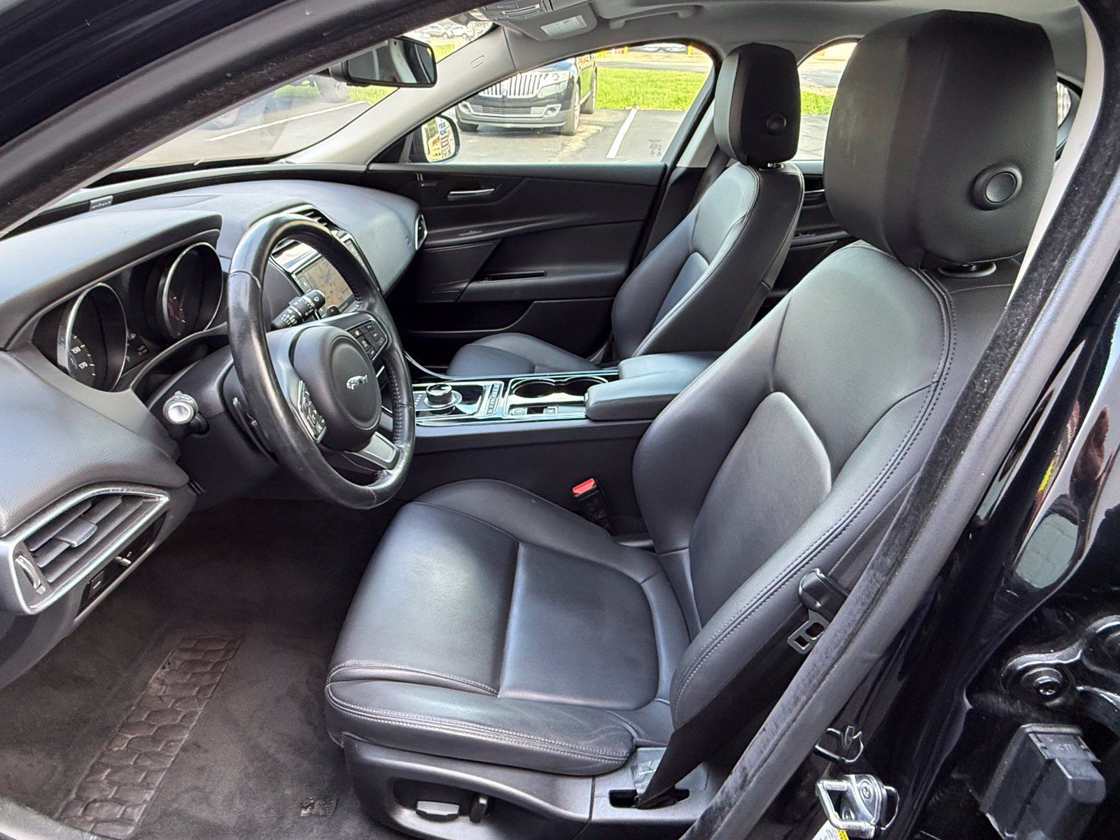 Used 2017 Jaguar XE Premium AWD/4WD image 13