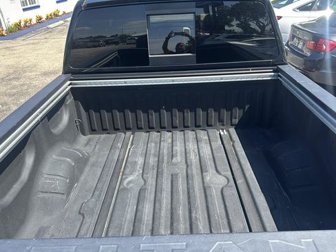 Used 2017 Nissan Titan SL RWD image 10