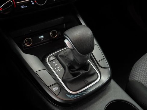 Used 2025 Kia Soul LX w/ LX Technology Package FWD image 20