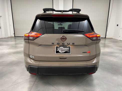 Used 2025 Nissan Rogue SV image 6