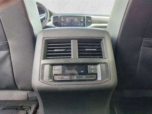 Used 2023 Volkswagen Atlas SE w/ Black Wheel Package image 17