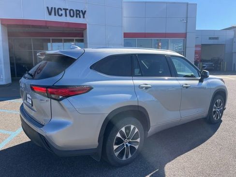 Used 2021 Toyota Highlander XLE image 4
