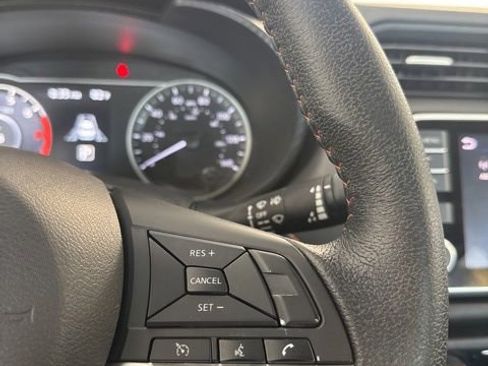 Certified 2022 Nissan Versa SR FWD image 3