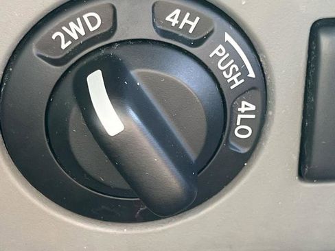 Used 2015 Nissan Frontier SV image 13