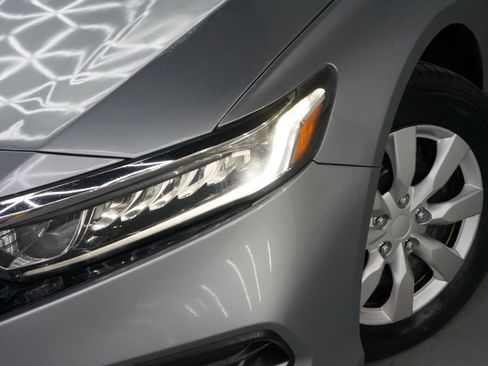 Used 2018 Honda Accord EX image 3