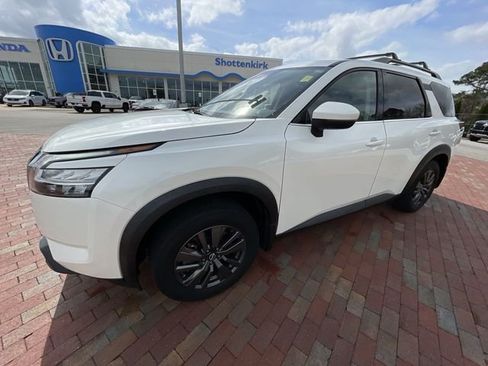 Used 2022 Nissan Pathfinder SV image 28