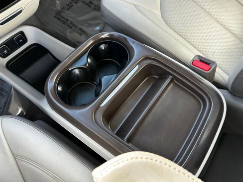 Used 2018 Chrysler Pacifica Touring-L image 34