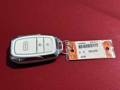 Certified 2022 Toyota Corolla Cross XLE FWD image 36