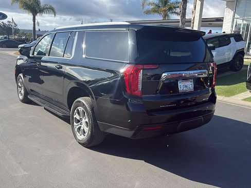 Used 2023 GMC Yukon XL SLE w/ Gmc Pro Safety Plus Package AWD/4WD image 3