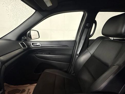 Used 2019 Jeep Grand Cherokee Laredo w/ Laredo X Package RWD image 21