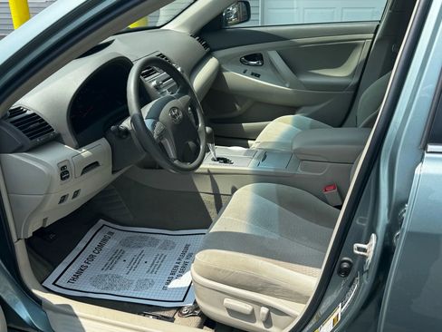 Used 2010 Toyota Camry LE image 13