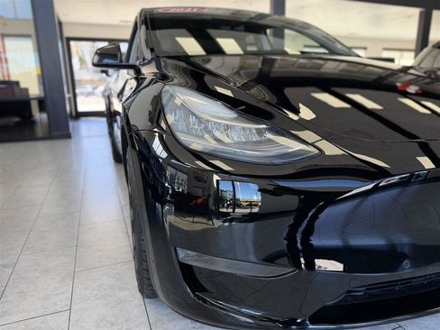 Used 2021 Tesla Model Y Long Range image 8