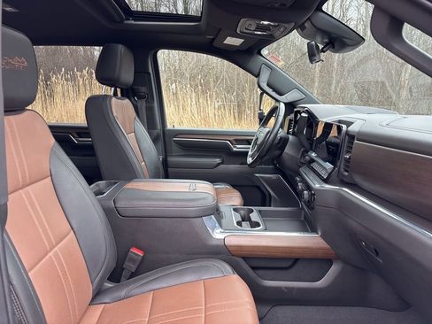 Used 2024 Chevrolet Silverado 2500 High Country w/ High Country Premium Package AWD/4WD image 45