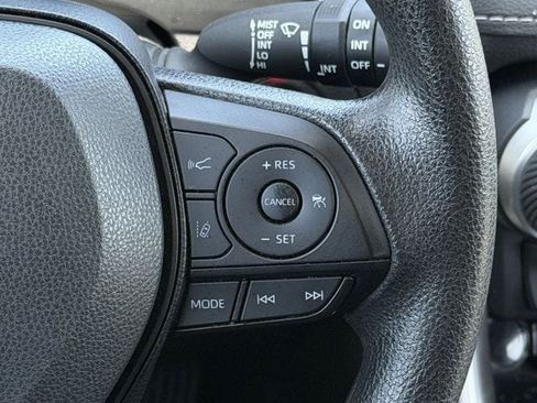 Used 2025 Toyota RAV4 XLE AWD/4WD image 15