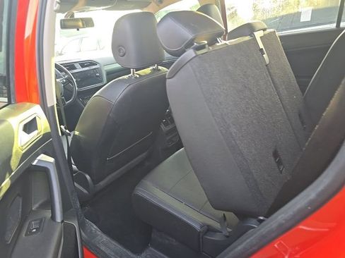 Used 2019 Volkswagen Tiguan SE FWD image 12