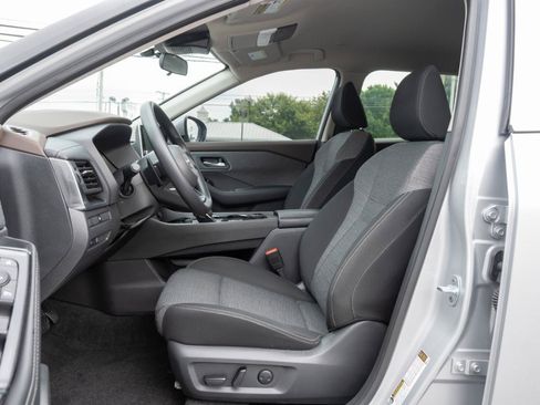 Used 2023 Nissan Rogue SV AWD/4WD image 14