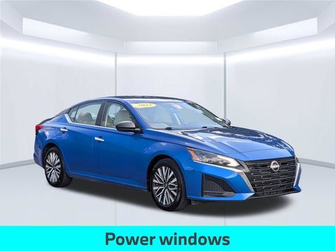 Used 2025 Nissan Altima 2.5 SV FWD image 10