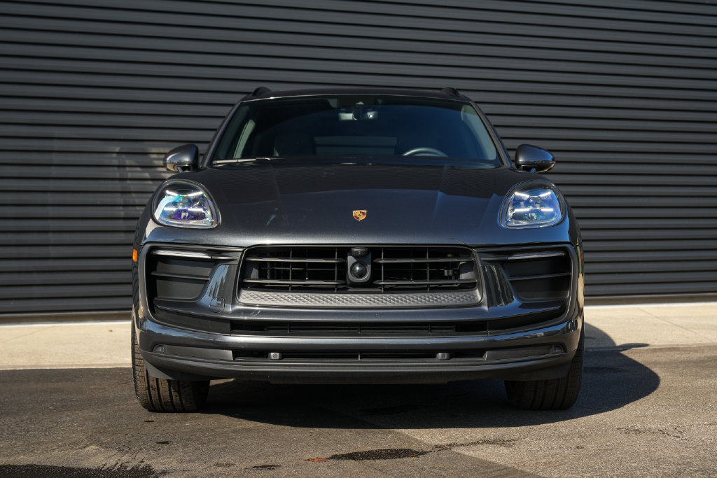 Certified 2026 Porsche Macan AWD/4WD image 6