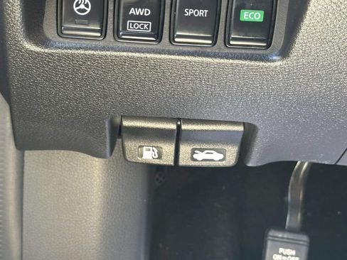 Certified 2022 Nissan Rogue Sport SV AWD/4WD image 33
